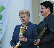 Dalia Grybauskaitė apdovanojo praėjusių mokslo metų Lietuvos mokyklų žaidynių nugalėtojus.