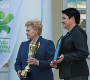 Dalia Grybauskaitė apdovanojo praėjusių mokslo metų Lietuvos mokyklų žaidynių nugalėtojus.