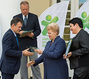 Dalia Grybauskaitė apdovanojo praėjusių mokslo metų Lietuvos mokyklų žaidynių nugalėtojus.