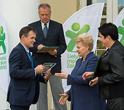 Dalia Grybauskaitė apdovanojo praėjusių mokslo metų Lietuvos mokyklų žaidynių nugalėtojus.