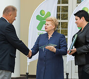 Dalia Grybauskaitė apdovanojo praėjusių mokslo metų Lietuvos mokyklų žaidynių nugalėtojus.