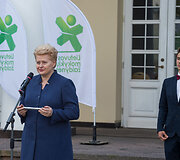 Dalia Grybauskaitė apdovanojo praėjusių mokslo metų Lietuvos mokyklų žaidynių nugalėtojus.