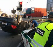 Vilniuje apvirto &bdquo;Toyota Auris&ldquo; automobilis