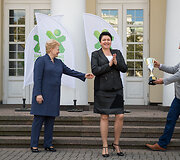 Dalia Grybauskaitė apdovanojo praėjusių mokslo metų Lietuvos mokyklų žaidynių nugalėtojus.