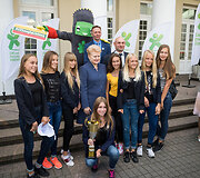 Dalia Grybauskaitė apdovanojo praėjusių mokslo metų Lietuvos mokyklų žaidynių nugalėtojus.