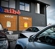 &bdquo;Volkswagen&ldquo; taranavo &bdquo;Aibės&ldquo; sieną.