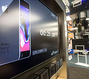 Oficialios prekybos telefonais &bdquo;iPhone8&ldquo; pradžia parduotuvėje &bdquo;Apple Shop Lietuva&ldquo;