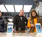 Oficialios prekybos telefonais &bdquo;iPhone8&ldquo; pradžia parduotuvėje &bdquo;Apple Shop Lietuva&ldquo;