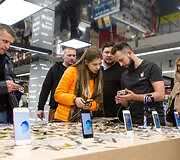 Oficialios prekybos telefonais &bdquo;iPhone8&ldquo; pradžia parduotuvėje &bdquo;Apple Shop Lietuva&ldquo;