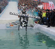 Beproti&scaron;kas &bdquo;Red Bull Jump & Freeze&ldquo; renginys Liepkalnyje