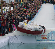 Beproti&scaron;kas &bdquo;Red Bull Jump & Freeze&ldquo; renginys Liepkalnyje
