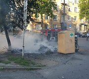 Degantys konteineriai K.Griniaus gatvėje Vilniuje