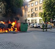 Degantys konteineriai K.Griniaus gatvėje Vilniuje