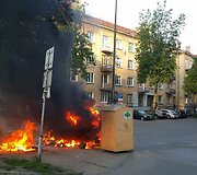 Degantys konteineriai K.Griniaus gatvėje Vilniuje