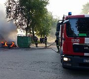 Degantys konteineriai K.Griniaus gatvėje Vilniuje