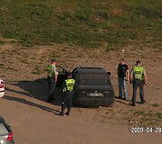 Policija prie automobilio BMW
