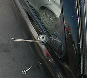Nulaužtas automobilio veidrodėlis