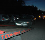 Avarijos kaltininko automobilis i&scaron;gabenamas i&scaron; įvykio vietos