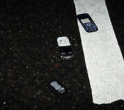 Sudužęs žuvusiojo telefonas