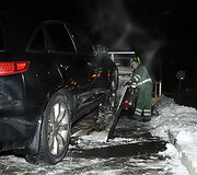 Notaro automobilis i&scaron;vežamas techninės pagalbos sunkvežimiu