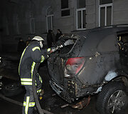 Ugniagesys gesina automobilį