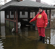 Ponia Irina sako, kad vanduo jos kiemą užpylė pirmą kartą per 17 metų