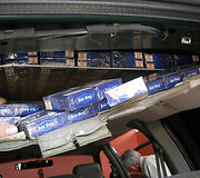 Kontrabandinės cigaretės automobilio slėptuvėje