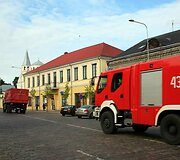 Lenkų ugniagesiai per Ukmergę važiuoja namo