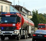 Lenkų ugniagesiai per Ukmergę važiuoja namo