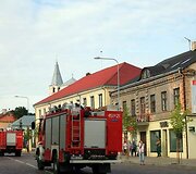 Lenkų ugniagesiai per Ukmergę važiuoja namo