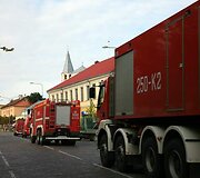Lenkų ugniagesiai per Ukmergę važiuoja namo