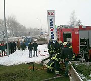 Ugniagesiai prie &scaron;ulinio, kuriame įvyko nelaimė
