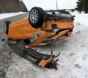 Apsivertęs automobilis