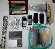 Narkotikai, pinigai, telefonai