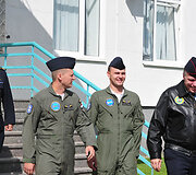 Majoras Marius Matulaitis (centre i&scaron; kairės ir vyr. leitenantas Povilas Stučka