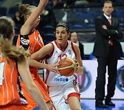 TEO krep&scaron;ininkės žvaigždžių perpildytai UMMC ekipai nusileido daugiau nei dvigubai.