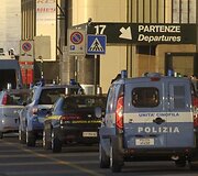 Įtartinas paketas buvo paliktas vyrų tualete.