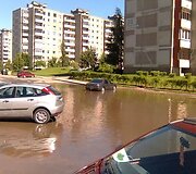 Penktadienio dieną vanduo dar nebuvo susigėręs.