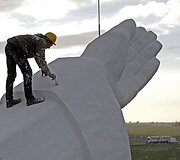 &Scaron;iuo metu vyksta Jėzaus statulos statybos darbai.