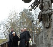 Seimo Pirmininkė lankė kapus.