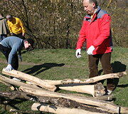 Vilniečiai pasiraitojo rankoves ir kibo tvarkyti savo miestą.