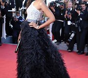 Aktorė Kerry Washington taip pat neatispyrė plazdančioms pluksnelėms.