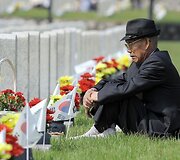 Nacionalinėse kapinėse Seule pagerbiamas žuvusių karių atminimas.