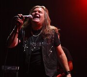 Sostinėje klausytojus džiugino atsikūrusios grupės &bdquo;Rainbow&ldquo; muzikantai.