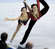 Kinų poros pasirodymas per dailiojo čiuožimo Grand Prix finalą Tokijo mieste Japonijoje. &Scaron;i pora i&scaron;kovojo sidabro medalį.