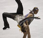 Prancūzijos atstovai &ndash; Nathalie Pechalat ir  Fabian Bourzat per dailiojo čiuožimo Grand Prix finalą Tokijo mieste Japonijoje