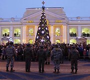 Policijos pajėgos prižiūri, kad paradas vyktų sklandžiai.