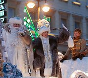 Pagrindiniai &scaron;ventės personažai &ndash; Senis &Scaron;altis ir Snieguolė.