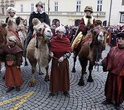 Trys karaliai &ndash; (i&scaron; kairės) Baltazaras, Merkelis ir Kasparas atvyko į vieną i&scaron; pagrindinių Prahos aik&scaron;čių.