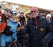 Laimingieji, kuriems teko pamatyti plačią prezidento &scaron;ypseną.